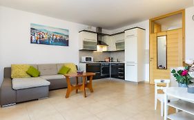 Maru Apartments